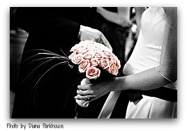 bride-and-groom-with-pale-pink-rose-bouquet