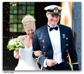 bride-and-groom-with-rice