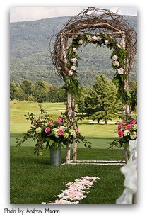 outdoor-wedding-arch